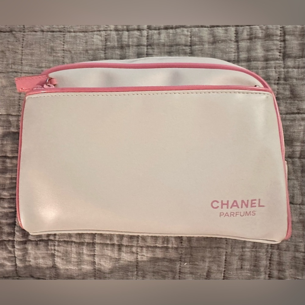 Chanel Makeup Bag! Y2K!! White🤍 and Pink🩷